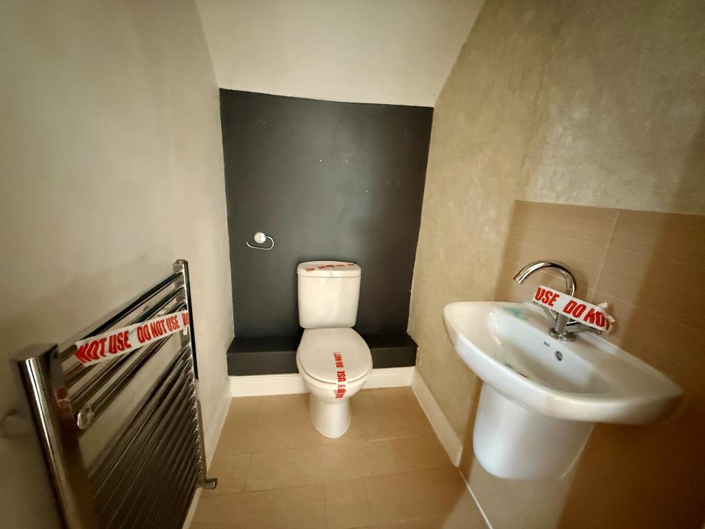 Lot: 67 - THREE-BEDROOM TERRACE HOUSE - Downstairs W.C.